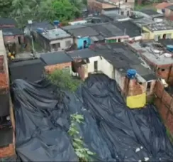 Dez casas são interditadas após deslizamento em cidade da Bahia