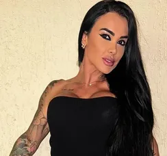 Kamila Simioni choca ao expor experiência sexual com ex-noivo