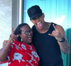 Léo Santana revela desabafo da mãe: 'Chorei silenciosamente'