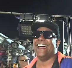 Micareta 2025: Márcio Victor canta sem cueca e faz revelação íntima