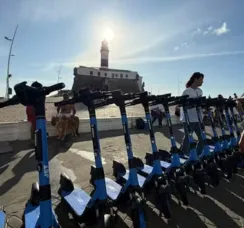 Salvador inicia operação de patinetes elétricos; veja como e onde usar