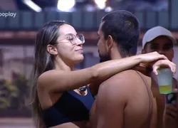 Renata Saldanha e Maike curtem noite em clima de romance: 'Especial'