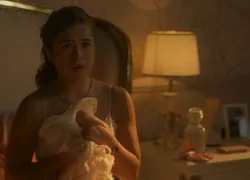 Garota do Momento: Bia invade quarto de Ronaldo e faz pedido ousado