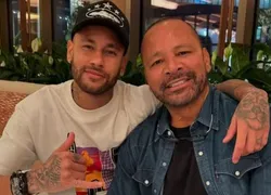 Pai defende Neymar após críticas: 'Seu ídolo é aquele que trai? Não'