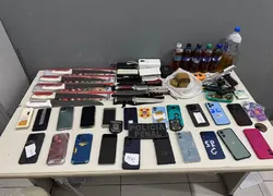 Homem é preso ao tentar entrar com 24 celulares em presídio na Bahia