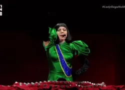 Lady Gaga surge com look em homenagem ao Brasil: 'Presidenta'