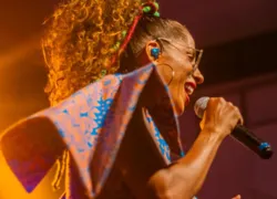 Márcia Castro lança projeto de Samba Reggae no YouTube; assista