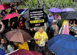 Professores da rede municipal de Salvador aprovam greve