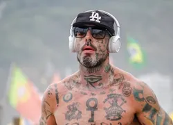 Tico Santta Cruz exibe abdômen trincado após ano de 'frustrações'