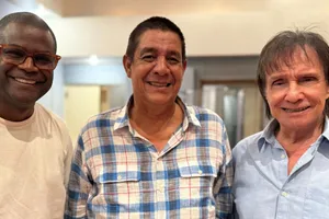 Zeca Pagodinho reencontra Roberto Carlos para programa da Globo