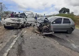 Acidente de carro deixa um morto e cinco feridos na Bahia