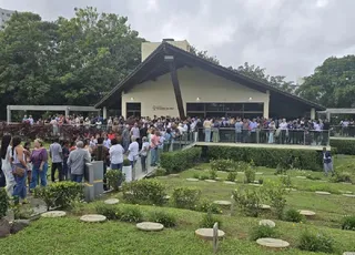 Divaldo Franco é enterrado sob aplausos e forte comoção em Salvador