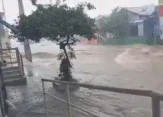 Fortes chuvas causam estragos e deixam moradores desalojados na Bahia