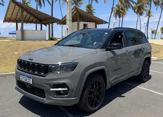 Testamos a versão 'Blackhawk' do Jeep Commander