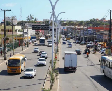 Homem morre atropelado enquanto caminhava em avenida de Salvador