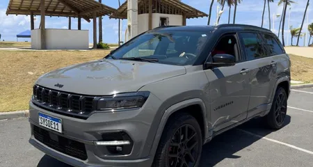 Testamos a versão 'Blackhawk' do Jeep Commander