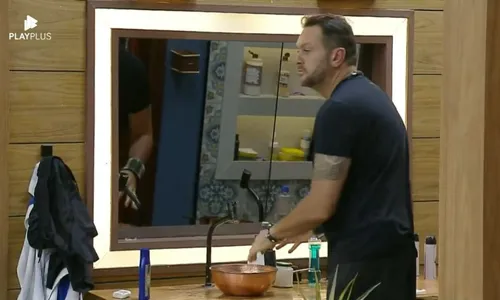 
					A Fazenda: Sacha perde a paciência em briga com Albert: 'Sai de perto'
				
				