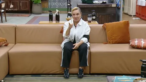 
					A Fazenda 16: Gizelly nega ter revelado segredo de Luana e expõe Flor
				
				