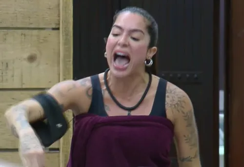 
				
					A Fazenda 16: Luana se irrita com Juninho: 'Cansada de macho gritando'
				
				