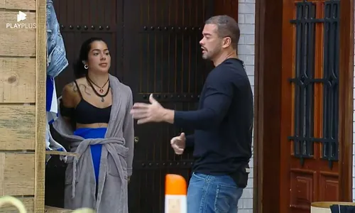 
				
					A Fazenda 16: Sidney desabafa com Luana e web reage: 'Do nada?'
				
				