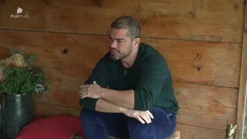 
					A Fazenda 16: Sacha e Gui protagonizam barraco por comida; VÍDEO
				
				