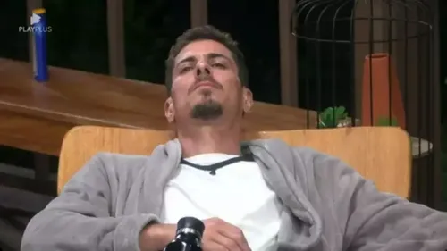 
				
					A Fazenda 16: Sacha revela implicância com Luana e desabafa: 'Medo'
				
				