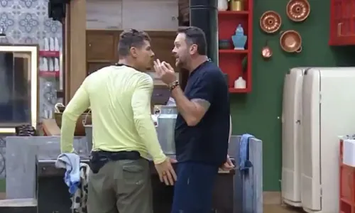 
					A Fazenda: Sacha perde a paciência em briga com Albert: 'Sai de perto'
				
				