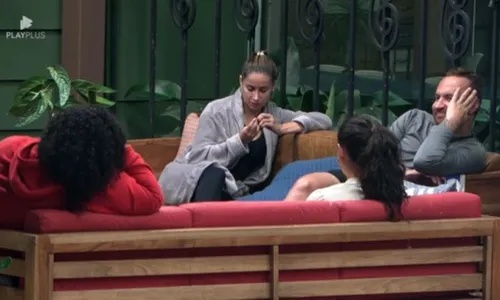 
				
					A Fazenda: Sacha se compara com o ex-BBB Davi e Sidney entrega ménage
				
				