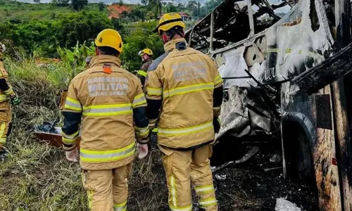 

					Acidente envolvendo três veículos deixa 38 mortos na BR-116

				