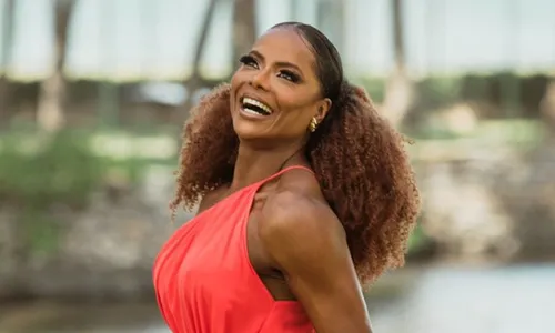 
					Adriana Bombom sofre queda e surge ferida nas redes sociais
				
				