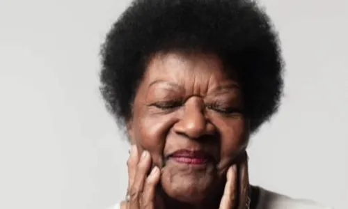 
				
					Alaíde Costa lança novo álbum com participação de Maria Bethânia
				
				
