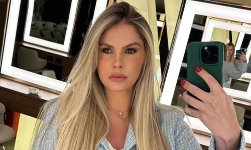 
				
					Bárbara Evans revela afastamento da mãe, Monique Evans: 'Opção'
				
				