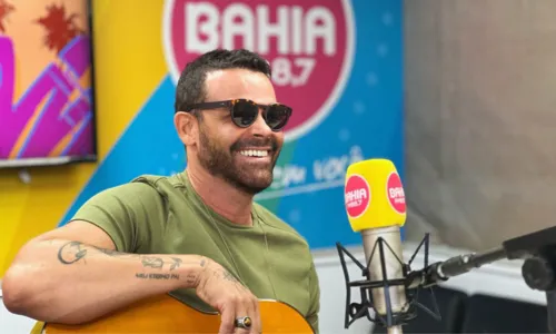 
				
					Alexandre Peixe canta música inédita no Fuzuê da Bahia FM; ouça
				
				