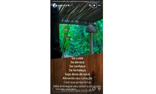 
				
					Alinne Rosa faz desabafo e web aponta indireta para cantor; VÍDEO
				
				