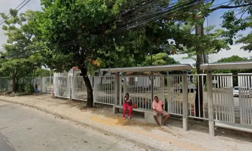 
				
					Aluna da Ufba é baleada em ponto de ônibus perto de campus na Bahia
				
				