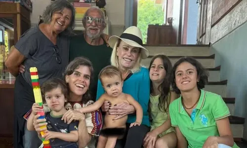 
				
					Ana Maria Braga faz rara aparição com a filha e netos em folga; veja
				
				