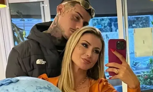 
				
					Andressa Urach reata namoro com modelo menos de 24 horas após término
				
				