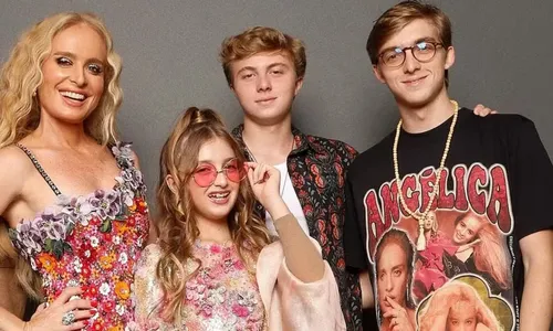 
				
					Angélica compara filhos e cita atitudes de Benício: 'Mais trabalho'
				
				