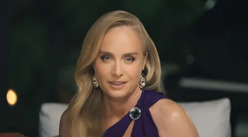 
					Angélica critica perda de virgindade com ex-apresentador da Record
				
				