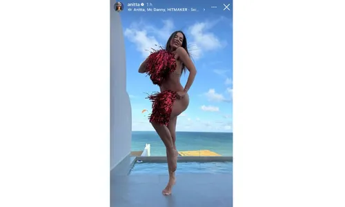 
				
					Anitta posa nua antes do Carnatal e enlouquece fãs: 'Quente'
				
				