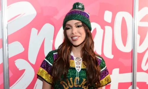 
				
					Anitta rebate críticas aos convidados de ensaio: 'Tem que ter senso'
				
				