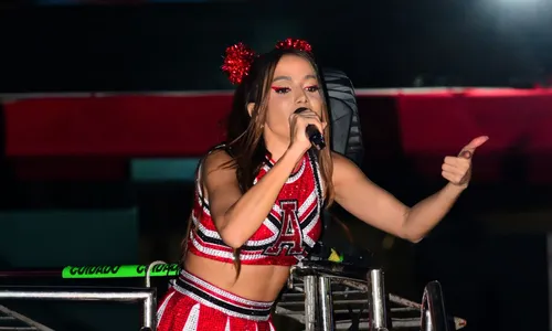 
				
					Anitta se choca com cantada no Carnatal e dá resposta afiada; vídeo
				
				