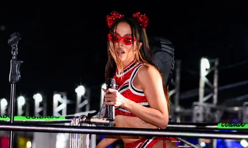 
				
					Anitta se choca com cantada no Carnatal e dá resposta afiada; vídeo
				
				