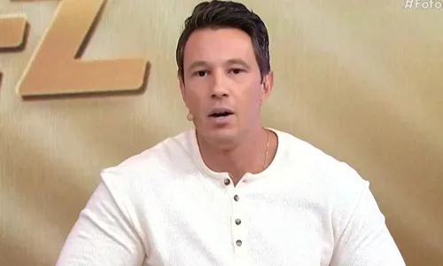 
				
					Apresentador do 'Fofocalizando' passa mal ao vivo e abandona programa
				
				