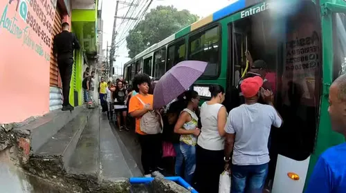 
				
					Arenoso: ônibus param de circular após mortes em confronto com PMs
				
				