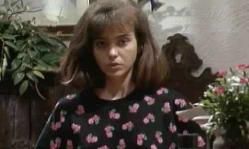 
				
					Atriz de 'Vale Tudo' desabafa após descoberta de câncer e cirurgia
				
				