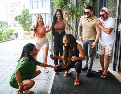 
				
					'BBB 25': Aline Patriarca causa alvoroço em reencontro com ex-rivais
				
				