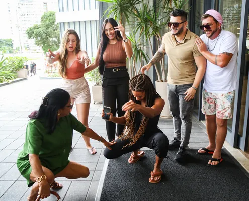 
				
					'BBB 25': Aline Patriarca causa alvoroço em reencontro com ex-rivais
				
				