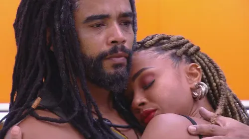
				
					BBB 25: Aline Patriarca não esconde romance com Diogo e exibe presente
				
				
