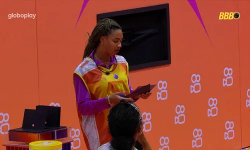 
				
					'BBB 25': Aline culpa Vinícius após ser eliminada da Prova do Líder
				
				